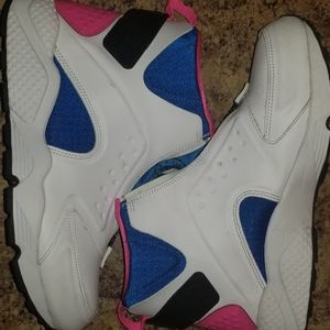 NIKE W AIR HUARACHE RUN MID